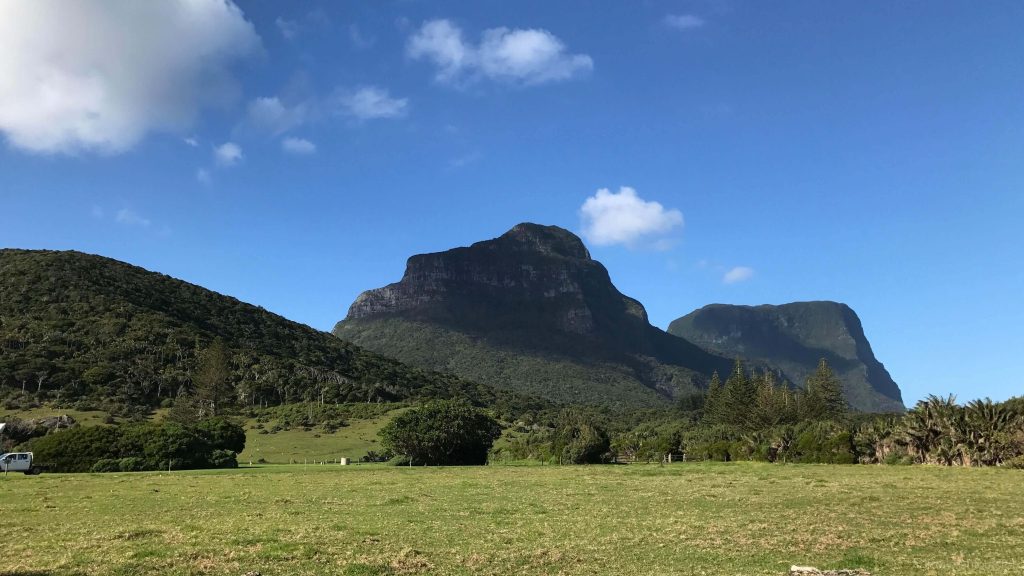 利居柏德山(Mt. Lidgbird)和高尔山(Mt. Gower)组成的的双子峰