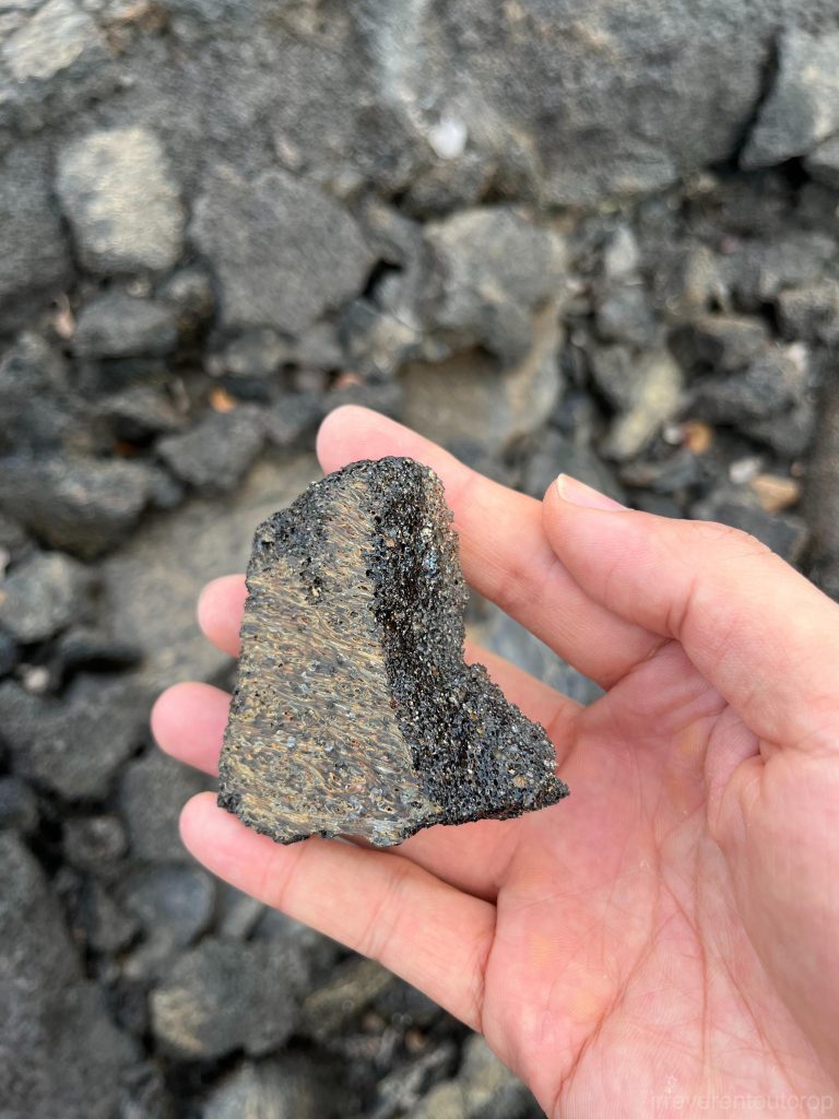多种多样的岩浆凝固纹理