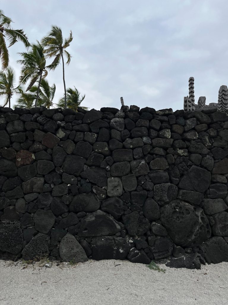 波利尼西亚人的玄武岩建筑历史遗迹